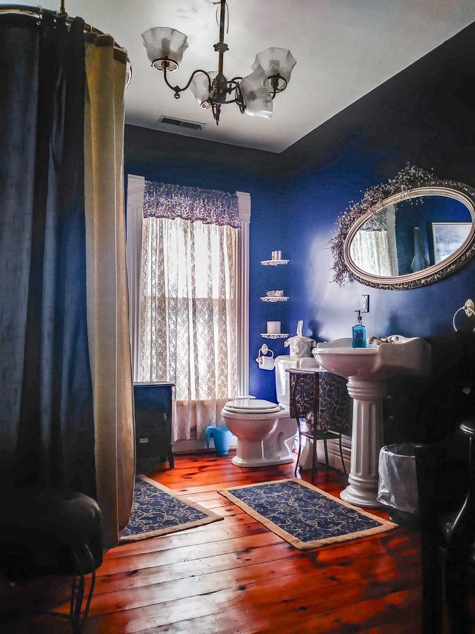 Queen Room with Shared Bathroom